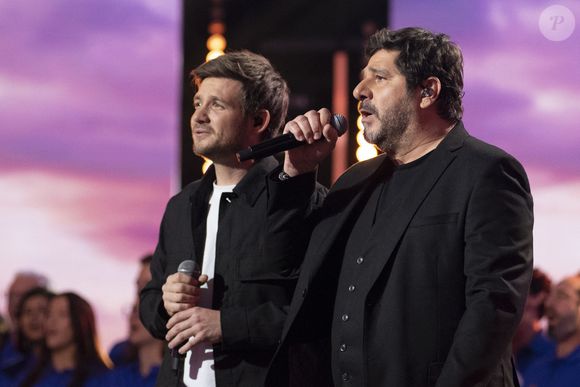 Patrick Fiori et Joseph Pastinelli lors du 39ème Téléthon, le plus grand événement annuel de collecte de fonds en France avec 30 heures de transmission en direct à la télévision, le 6 décembre 2025 au Studio du Lendit, La Plaine Saint Denis (93), France. Photo par Vincent Gramain/ABACAPRESS.COM