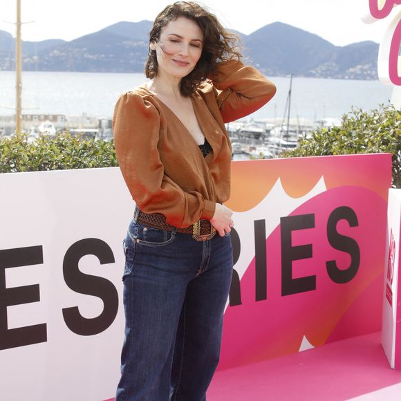Qui s'était effectué dans le cadre de la 26ème édition du festival de la fiction de La Rochelle

Elsa Lunghini au photocall de la série "Ici tout commence" lors de la 5ème saison du festival International des Séries "Canneseries" à Cannes, France, le 2 avril 2022. © Denis Guignebourg/Bestimage