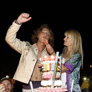Exclusif - Isabelle Camus et Joalukas Noah (gâteau) lors de la soirée d'anniversaire de Joalukas Noah, fils de Yannick Noah et Isabelle Camus, pour ses 18 ans à Paris le 10 juin 2022.

© Cyril Moreau / Bestimage