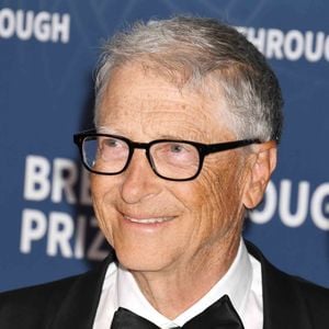 SANTA MONICA, Californie – 5 avril : Bill Gates lors de la 11e cérémonie des Breakthrough Prize au Barker Hangar, le 5 avril 2025, à Santa Monica, en Californie. Photo Press Service / BESTIMAGE