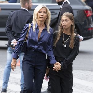 Nathalie Tardivel et sa fille Stella Belmondo aux obsèques de Jean-Paul Belmondo en l'église Saint-Germain-des-Prés, à Paris le 10 septembre 2021. 

© Cyril Moreau / Bestimage