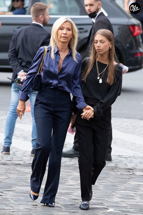 Nathalie Tardivel et sa fille Stella Belmondo aux obsèques de Jean-Paul Belmondo en l'église Saint-Germain-des-Prés, à Paris le 10 septembre 2021. 

© Cyril Moreau / Bestimage