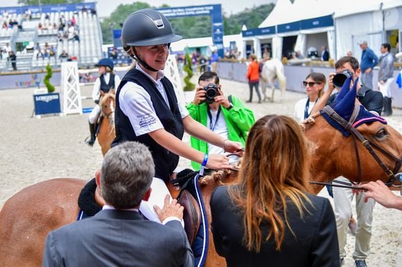 Nicolas Sarkozy, sa femme Carla Bruni et leur fille Giulia Sarkozy après le prix Kids Cup L’Envol dans l'Espace VIP lors de la 10ème édition du "Longines Paris Eiffel Jumping" à la Plaine de Jeux de Bagatelle à Paris, France, le 21 juin 2024. © Perusseau-Veeren/Bestimage