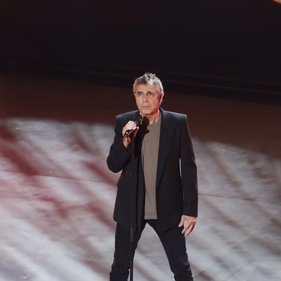 Exclusif -  Julien Clerc lors de l'enregistrement de l’émission La Grande Fête de Carcassonne, diffusée le samedi 6 septembre à 21.10 sur France 2, dans la Cité Médiévale de Carcassonne, France, le 24 juin 2025. © Jack Tribeca/Bestimage