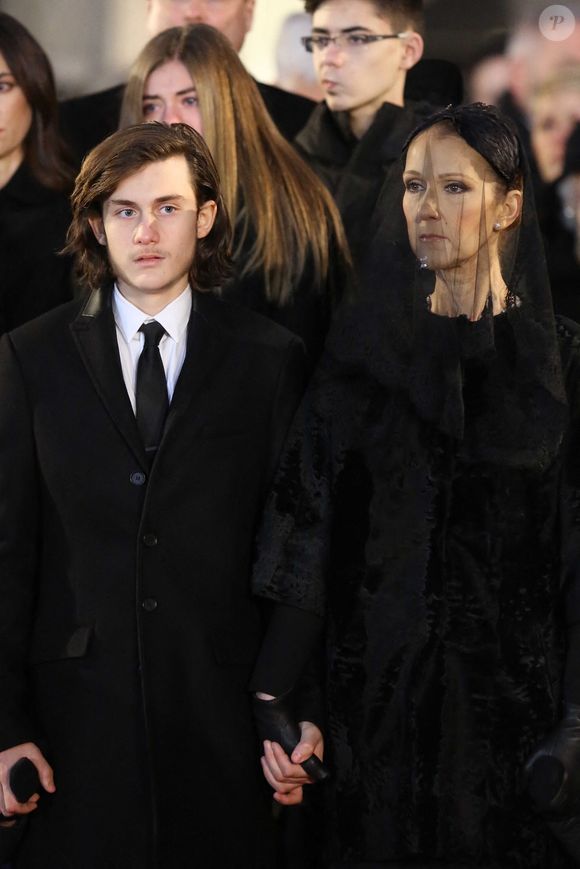 Céline Dion et son fils René-Charles lors des funérailles de l'agent d'artistes canadien René Angelil, le mari de la chanteuse Céline Dion, à la basilique Notre-Dame (où le couple s'est marié en 1994), à Montréal, Canada, le 22 janvier 2016.  Photo Robin Psaila-Papixs Press/ABACAPRESS.COM