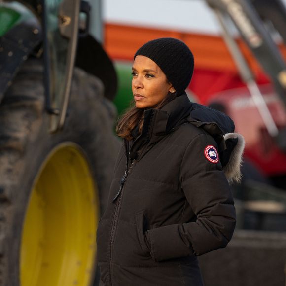 Karine Le Marchand soutient les agriculteurs sur le barrage de l'Autoroute A4 à hauteur de Jossigny en Seine et Marne le 29 Janvier 2024. 
© Jeremy Melloul - Pierre Perusseau / Bestimage