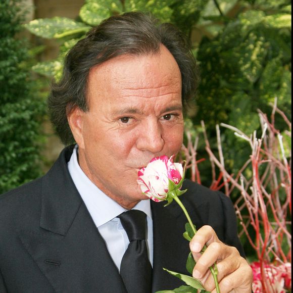Julio Iglesias au baptême de la Rose à Paris. © RINDOFF-GUIREC / BESTIMAGE