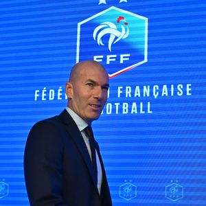 Cette discipline ne l'a jamais quitté, même plusieurs années après la fin de sa carrière de joueur.

L'ancien international français de football Zinédine Zidane s'exprime lors d'une conférence de presse visant à le présenter comme le nouveau sélectionneur de l'équipe de France, au siège de la Fédération française de football (FFF) à Paris, le 28 juillet 2026.

© Christian Liewig/Bestimage