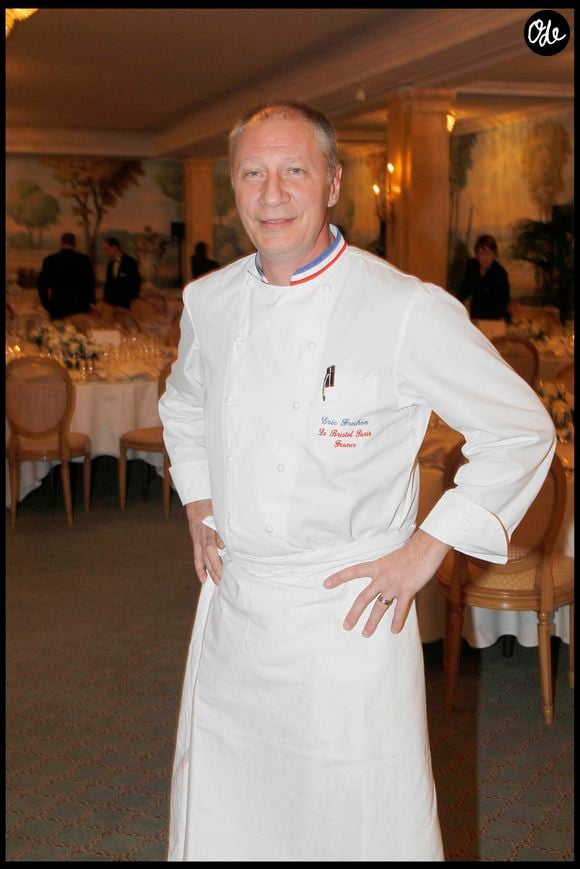 Éric Frechon, chef 3 étoiles de l'Hôtel Bristol, lauréat 2012 des « Trois Coups de l'Angélus » — Remise des prix « Les Trois Coups de l'Angélus 2012 » au cours d'un dîner, dans les salons de l'Hôtel Bristol à Paris, pour la 6ᵉ année consécutive, le 19 mars 2012.