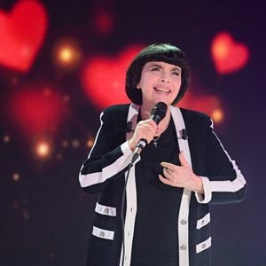 Exclusif - Mireille Mathieu - Enregistrement de l'émission "Vivement dimanche" aux studios Rive Gauche, présentée par M.Drucker et diffusée le 5 octobre 2025 sur France.
© Guillaume Gaffiot/Bestimage