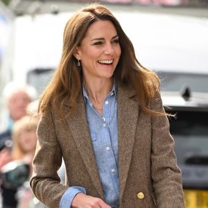 Le prince William, prince de Galles, et Catherine (Kate) Middleton, princesse de Galles, duc et duchesse de Rothesay, visitent la ville de Tobermory en Ecosse, Royaume Uni, le 29 avril 2025. © Backgrid UK/Bestimage