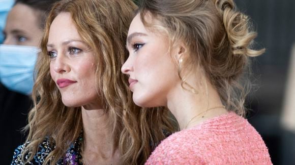 Lily-Rose et Jack sur le nouvel album de leur maman Vanessa Paradis, la chanteuse se justifie : "Je ne l’ai pas fait exprès, ce n’était pas un but"