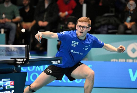 Une situation que le duo comprend : "Je pense que c'était mieux pour le public... C'est plus stressant que ce qu'on fait d'habitude donc, pour une première, il valait mieux commencer comme ça."
Tennis de table - Alexis Lebrun remporte le Top 16 européen face au triple tenant du titre Darko Jorgic à Montreux le 23 février 2025.