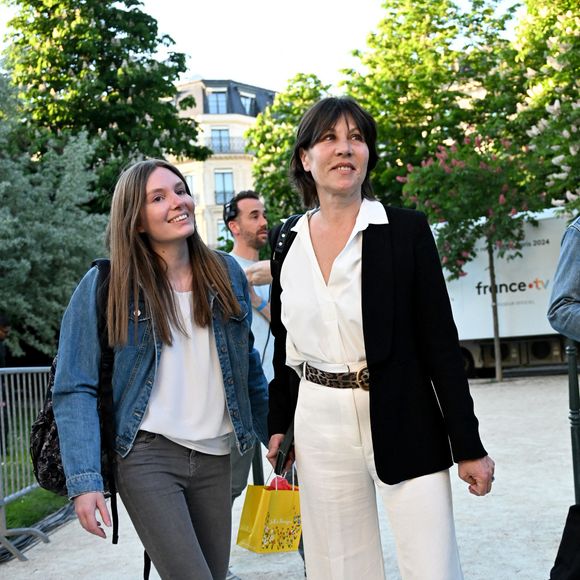 Mathilde Seigner - Arrivées à l'enregistrement de l'émission "Serge Lama le dernier rappel!" au théâtre Marigny à Paris le 29 avril 2025.

© Yehiel Chekroune / Bestimage
