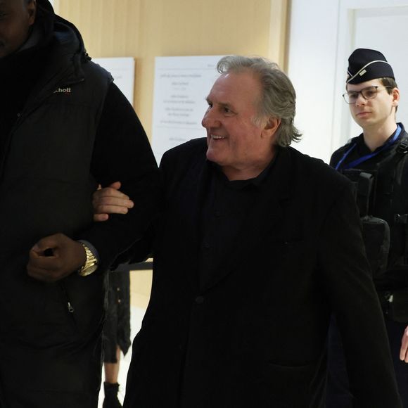 Gérard Depardieu à son procès pour agressions sexuelles sur deux femmes lors d'un tournage de film en 2021, au tribunal correctionnel de Paris, France, le 26 mars 2025.© Denis Guignebourg/Bestimage