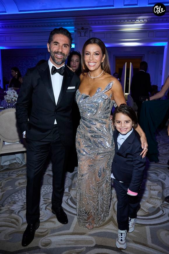 Eva Longoria, son mari José Antonio Bastón et leur fils Santiago Enrique Baston - 12ème édition de la soirée Global Gift Gala à l'hôtel Four Seasons George V à Paris le 5 octobre 2024.
© Cyril Moreau / Bestimage