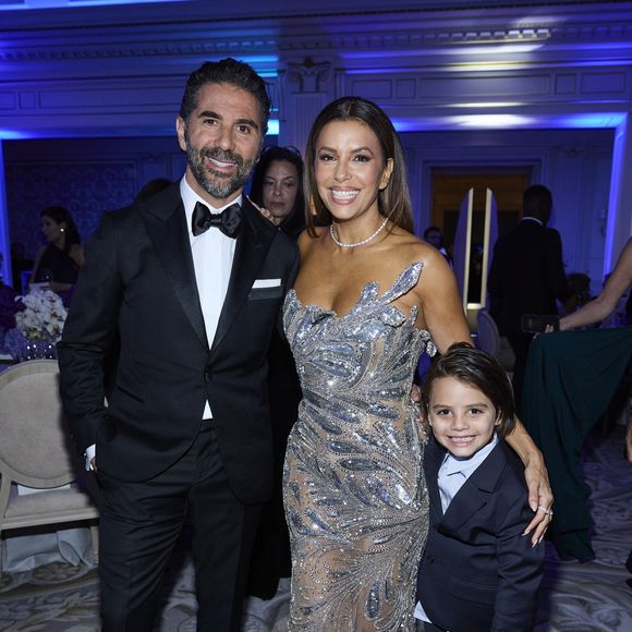 Eva Longoria, son mari José Antonio Bastón et leur fils Santiago Enrique Baston - 12ème édition de la soirée Global Gift Gala à l'hôtel Four Seasons George V à Paris le 5 octobre 2024.
© Cyril Moreau / Bestimage