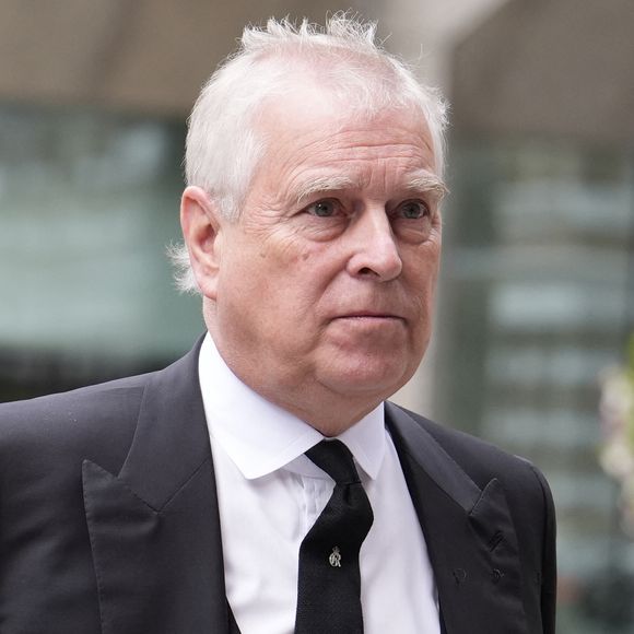 Le prince Andrew doit faire face à un nouveau coup dur.

Le prince Andrew arrive à la messe de Requiem de la duchesse de Kent, à la cathédrale de Westminster, dans le centre de Londres. Photo by PA Photo/ Bestimage