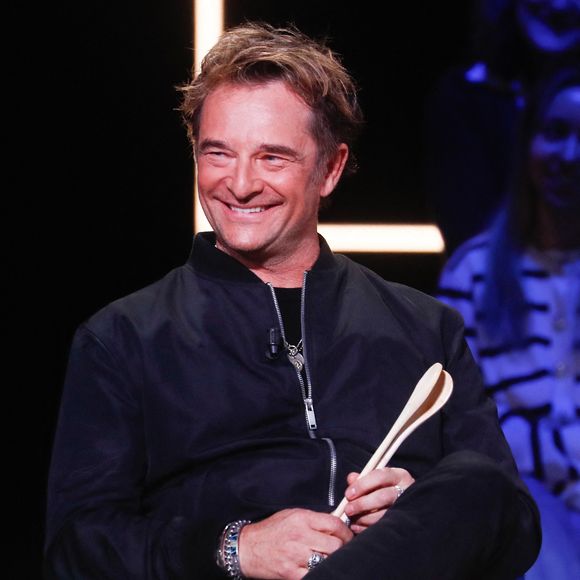 Ainsi que David Hallyday ! 

Exclusif - David Hallyday - Enregistrement de l'émission "La Boîte à secrets", au Studio du Lendit, présentée par F.Bollaert et diffusée le 24 janvier sur France 3. Le 16 décembre 2024
© Christophe Clovis / Bestimage