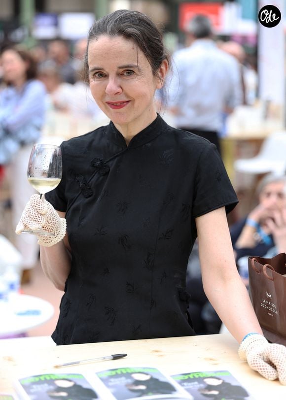 L'écrivaine a l'habitude de publier un ouvrage par an.

Amélie Nothomb lors du 5e Festival du livre de Paris au Grand Palais à Paris, en France, le 17 avril 2026. Les 17, 18 et 19 avril 2026, le Festival du livre de Paris célébrera les livres et la lecture, sous toutes leurs formes, pour tous les publics. © Denis Guignebourg/BestImage