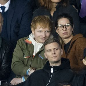 En 2022, Cherry Seaborn a traversé une lourde épreuve avec la découverte d’une tumeur pendant sa seconde grossesse.

Ed Sheeran avec sa femme Cherry Seaborn et son père John Sheeran - People assistent à la victoire du PSG (2) face à Manchester City (0) lors de la deuxième journée de la Ligue des champions au Parc des Princes à Paris le 28 septembre 2021. © Cyril Moreau/Bestimage