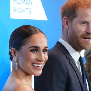 Ils ont décidé de quitter leurs fonctions royales mais semblent avoir du mal à se faire une nouvelle place loin de l'Angleterre.

Harry et Meghan honorés au Robert F. Kennedy Ripple of Hope Gala le 6 décembre 2022 à New York