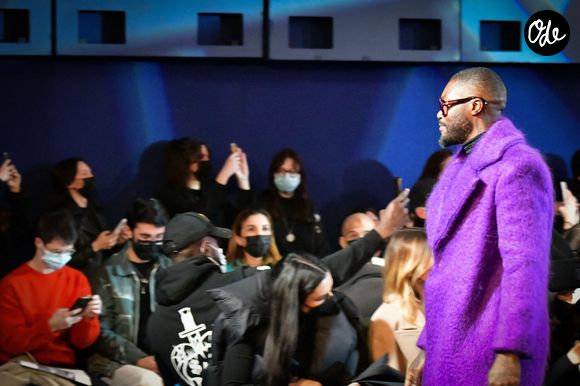 Djibril Cissé défile lors du défilé Gunther dans le cadre de la Fashion Week masculine automne-hiver 2022/2023 à Paris, en France, le 17 janvier 2022. Photo de Jana Call me J/ABACAPRESS.COM