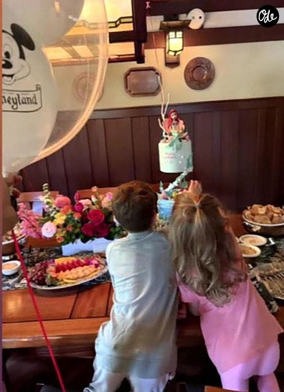 Le prince Harry révèle que Space Mountain est son attraction préférée dans les parcs d'attractions – grâce à la princesse Diana –, lors de son apparition avec son épouse Meghan Markle dans l'émission spéciale d'ABC célébrant le 70e anniversaire de Disneyland. Photo par Backgrid UK/ Bestimage