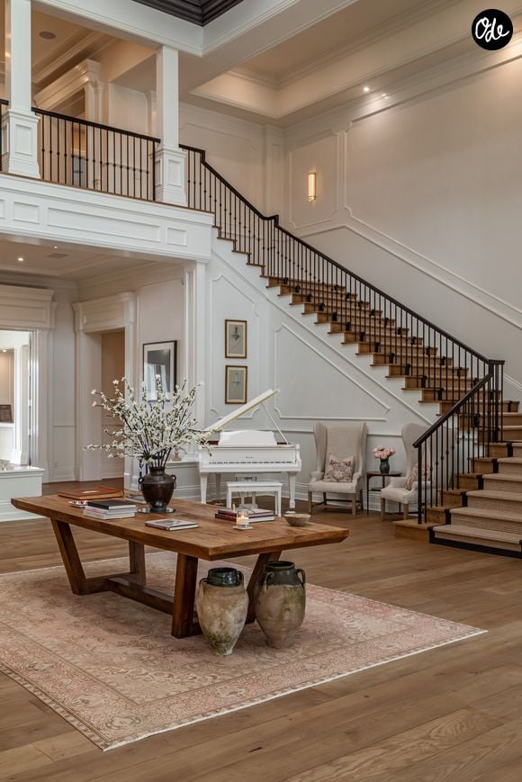 L’ancienne propriété de Ben Affleck et Jennifer Lopez à Beverly Hills s’étend sur près de deux hectares. La résidence compte 12 chambres, 24 salles de bains, une piscine à débordement, un vaste complexe sportif et un garage pouvant accueillir 12 voitures. Crédit photo : Simon Berlyn.