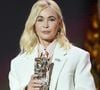 À 61 ans, Emmanuelle Béart n’a plus rien à prouver au monde du cinéma français. Mais loin de se contenter d’une impressionnante carrière, elle a également su se construire une jolie famille.

Emmanuelle Beart sur scène lors de la 50e cérémonie des César qui s'est tenue à l'Olympia le 25 février 2025, à Paris, France. Photo par Aurore Marechal/ABACAPRESS.COM