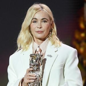 À 61 ans, Emmanuelle Béart n’a plus rien à prouver au monde du cinéma français. Mais loin de se contenter d’une impressionnante carrière, elle a également su se construire une jolie famille.

Emmanuelle Beart sur scène lors de la 50e cérémonie des César qui s'est tenue à l'Olympia le 25 février 2025, à Paris, France. Photo par Aurore Marechal/ABACAPRESS.COM