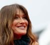 Plusieurs années plus tard, Louis Bertignac a produit et arrangé son premier album à succès "Quelqu’un m’a dit".

Carla Bruni-Sarkozy à la montée des marches du film « Highest 2 Lowest  » lors du 78ème Festival International du Film de Cannes, au Palais des Festivals à Cannes, le 19 mai 2025

© Olivier Borde/ Bestimage