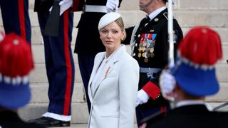 Charlene de Monaco sublime en tailleur aux côtés de Beatrice Borromeo, plus belle que jamais moins de deux mois après son accouchement