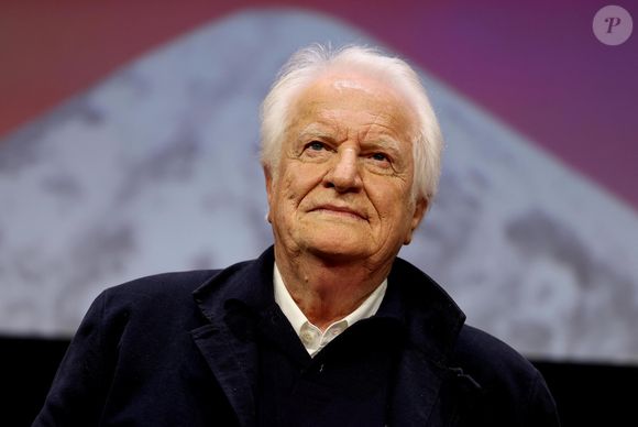 Il estime qu’une relation durable demande des efforts et l’acceptation des obstacles.

André Dussollier - Cérémonie d'ouverture du 29ème Festival International du Film de Comédie de l'Alpe d'Huez le 19 Janvier 2026. © Dominique Jacovides/Bestimage
