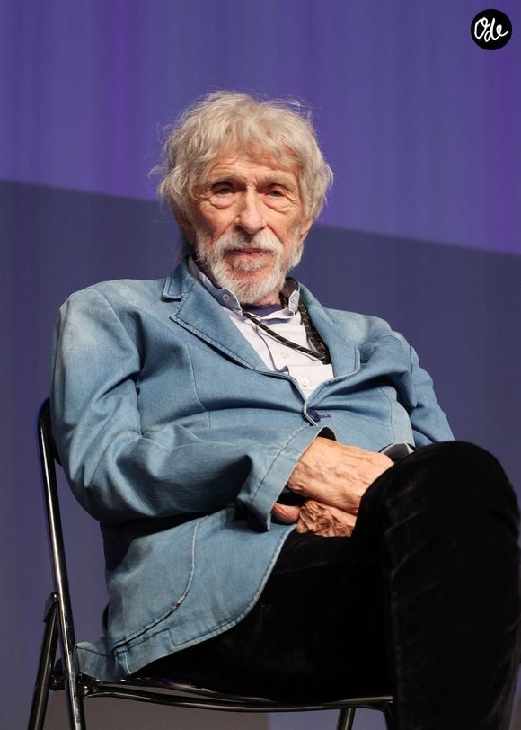 Pierre Richard sur scène lors de la présentation de son film "L'homme qui a vu l'ours qui a vu l'homme" au festival "Ciné Comédies" à Lens-Liévin, le 29 mai 2025.
© Denis Guignebourg/Bestimage