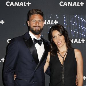 Olivier Giroud a organisé une soirée d'anniversaire pour sa femme près de la Tour Eiffel.

Olivier Giroud et sa femme Jennifer - Avant-première du documentaire "Giroud" à l'Elysée Biarritz à Paris le 14 mai 2024.  © Marc Ausset-Lacroix/Bestimage