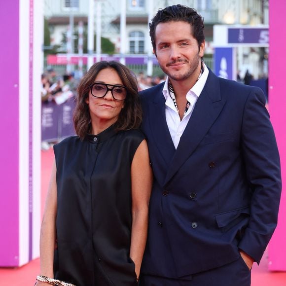 Cette sortie complice confirme que les deux humoristes filent toujours le parfait amour.

Florence Foresti et son compagnon Alexandre Kominek à la première du film "Nouvelle Vague" lors du 51éme Festival du Cinema Américain de Deauville le 12 septembre 2025.

© Denis Guignebourg / Bestimage