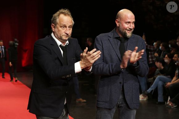 à n’importe quelle heure du jour et de la nuit", a confié François Damiens à "La Tribune Dimanche".

Benoît Poelvoorde et François Damiens - Cérémonie d'ouverture du Festival Lumière 2021 à Lyon le 9 octobre 2021.
© Pascal Fayolle/ Bestimage
