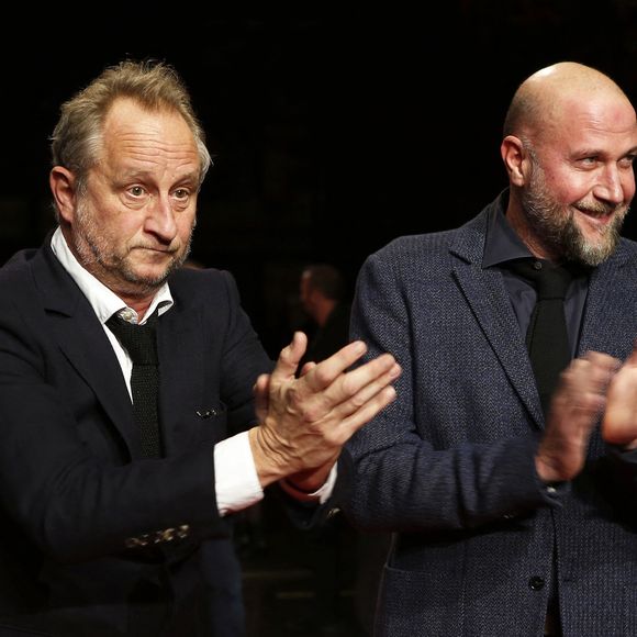 à n’importe quelle heure du jour et de la nuit", a confié François Damiens à "La Tribune Dimanche".

Benoît Poelvoorde et François Damiens - Cérémonie d'ouverture du Festival Lumière 2021 à Lyon le 9 octobre 2021.
© Pascal Fayolle/ Bestimage