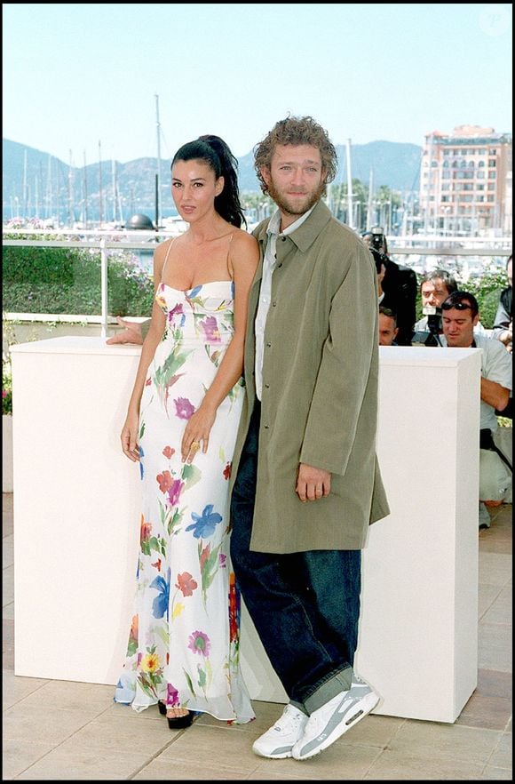Vincent Cassel et Monica Bellucci - Photocall du film "Irréversible" de Gaspar Noé au Festival de Cannes 2002 @ FIZET-ARNAL-JACOVIDES / BESTIMAGE