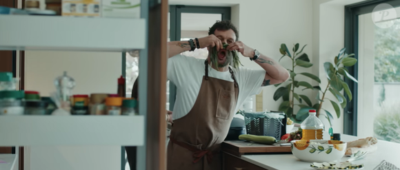 Mais c'est chez lui, dans sa maison en Alsace, qu'il aime être.

Claudio Capéo ouvre les portes de sa maison.