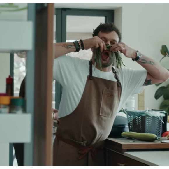 Mais c'est chez lui, dans sa maison en Alsace, qu'il aime être.

Claudio Capéo ouvre les portes de sa maison.