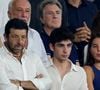 D'ailleurs, le fils cadet de Patrick Bruel, Léon, s'est lancé dans la musique et avait donné son premier concert le 13 décembre 2024 à Los Angeles. 

Patrick Bruel et son fils Léon, François Berléand, François Cluzet, Sophie Marceau - People dans les tribunes lord du match d'ouverture de la Coupe du Monde de Rugby France 2023 avant le match de la Poule A entre la France et la Nouvelle-Zélande au Stade de France à Saint-Denis le 8 septembre 2023.  © Dominique Jacovides/Bestimage