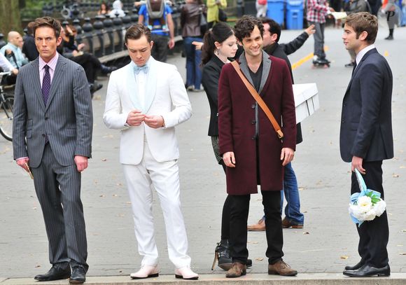 Blake Lively, Chace Crawford, Ed Westwick, Michelle Trachtenberg, Penn Badgley, et Leighton Meester sur le tournage de "Gossip Girl", à New York.

Photo : Fameflynet / Bestimage