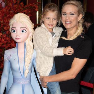 Élodie Gossuin et sa fille assistent à la projection de « Frozen 2 - La Reine des neiges 2 » au cinéma Le Grand Rex le 13 novembre 2019 à Paris, en France. Photo de David Niviere/ABACAPRESS.COM