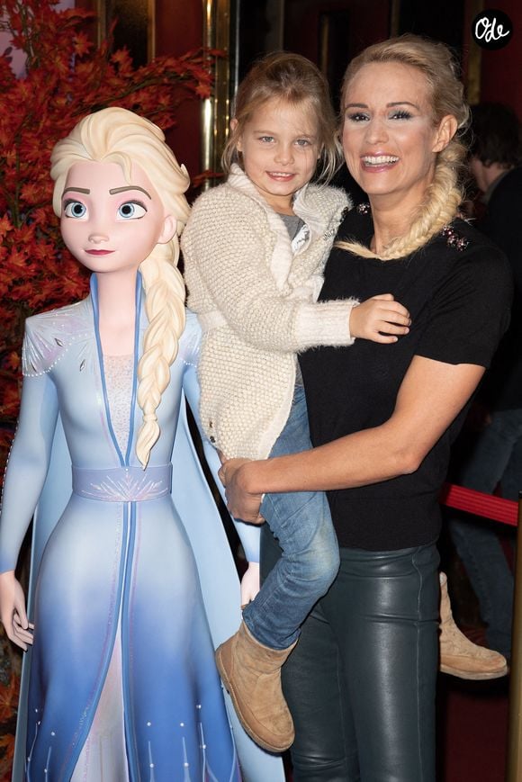 Élodie Gossuin et sa fille assistent à la projection de « Frozen 2 - La Reine des neiges 2 » au cinéma Le Grand Rex le 13 novembre 2019 à Paris, en France. Photo de David Niviere/ABACAPRESS.COM