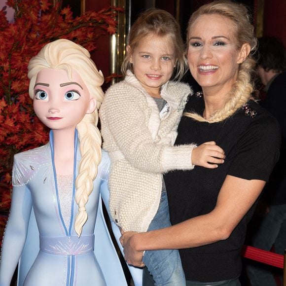 Élodie Gossuin et sa fille assistent à la projection de « Frozen 2 - La Reine des neiges 2 » au cinéma Le Grand Rex le 13 novembre 2019 à Paris, en France. Photo de David Niviere/ABACAPRESS.COM