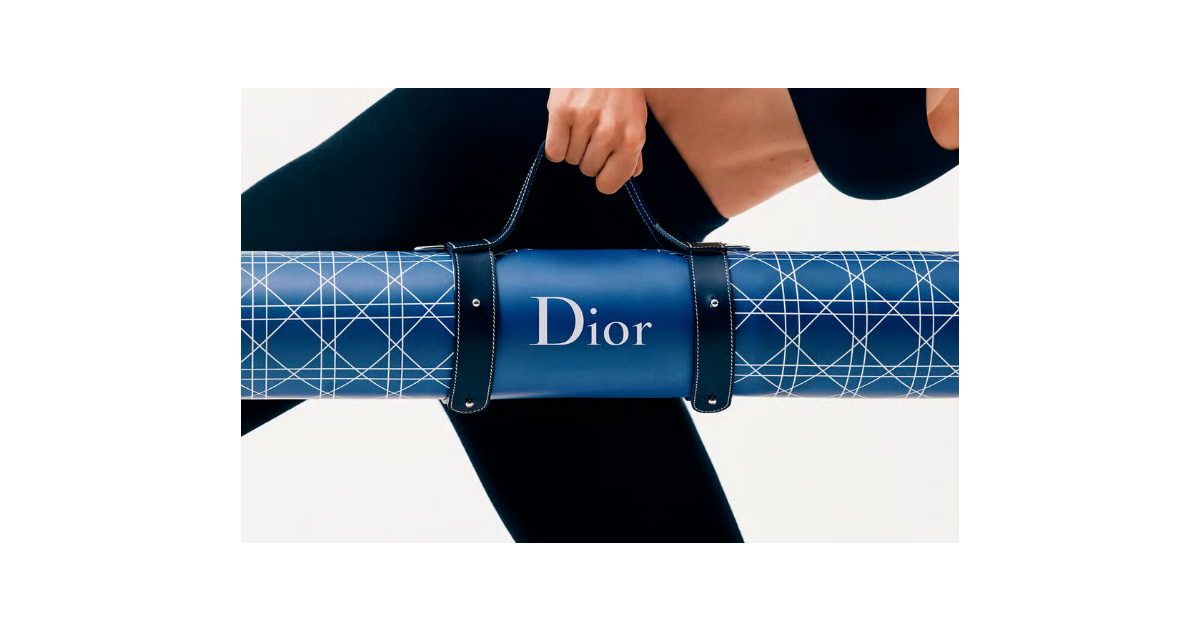 Tapete de Pilates, botella y ladrillo de yoga: Dior Maison lanza una línea deportiva de lujo, aquí están los precios mostrados