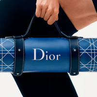Tapis de Pilates, gourde et brique de yoga : Dior Maison lance une ligne sport de luxe, voici les prix affichés