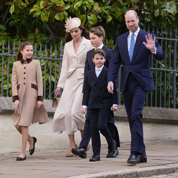 Le prince William, prince de Galles, et Catherine (Kate) Middleton, princesse de Galles, avec leurs enfants, le prince George de Galles, la princesse Charlotte de Galles, et le prince Louis de Galles - Les membres de la famille royale britannique assistent à l'office de Pâques à la chapelle Saint-Georges du château de Windsor, Royaume Uni, le 5 avril 2026. © Julien Burton/Bestimage